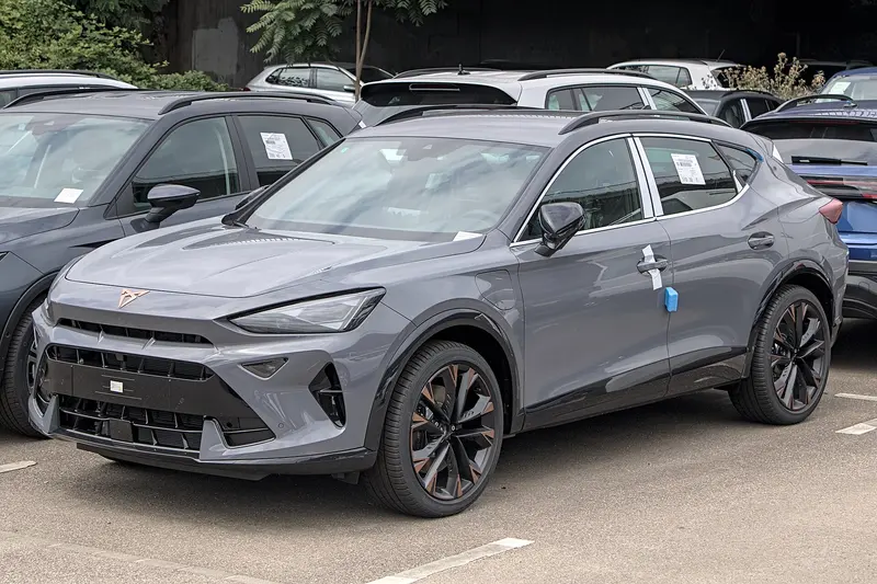 CUPRA Formentor, crossover, pogled sprijeda i sa strane