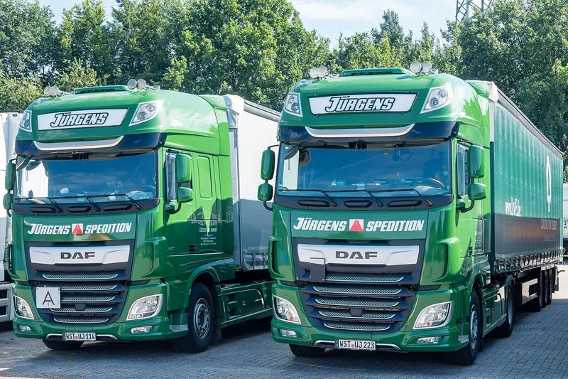 DAF XF 480, tegljač, pogled sprijeda i sa strane